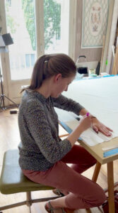 Artiste créant les chasubles